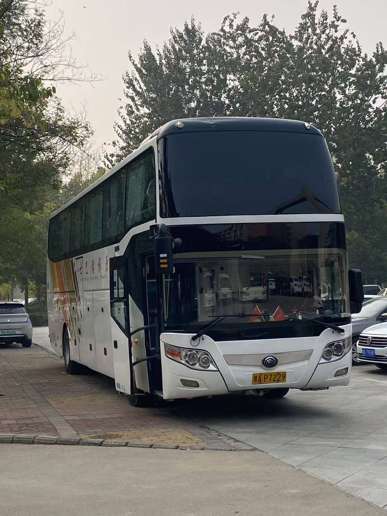 军用大巴车