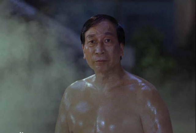 他和李小龙同为武痴,座下弟子20万,却偏偏和周星驰一起疯