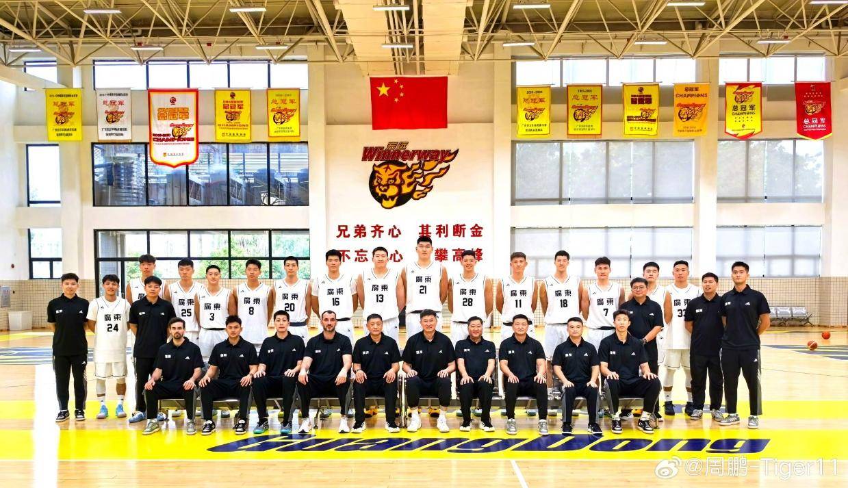 周鹏晒合影：第五次全运会 期待再次拥抱冠军！