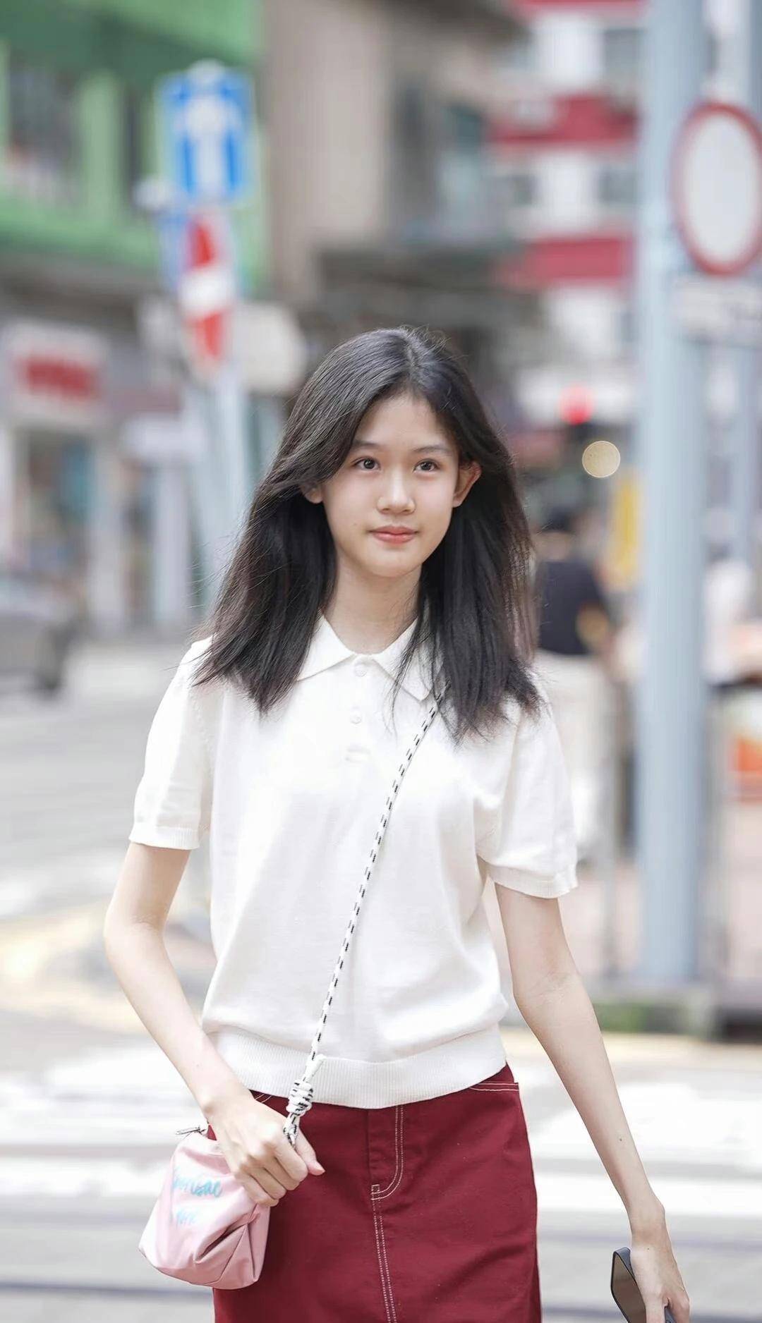 陆毅一家香港看关智斌16岁贝儿比鲍蕾还高姐妹俩筷子腿又长了