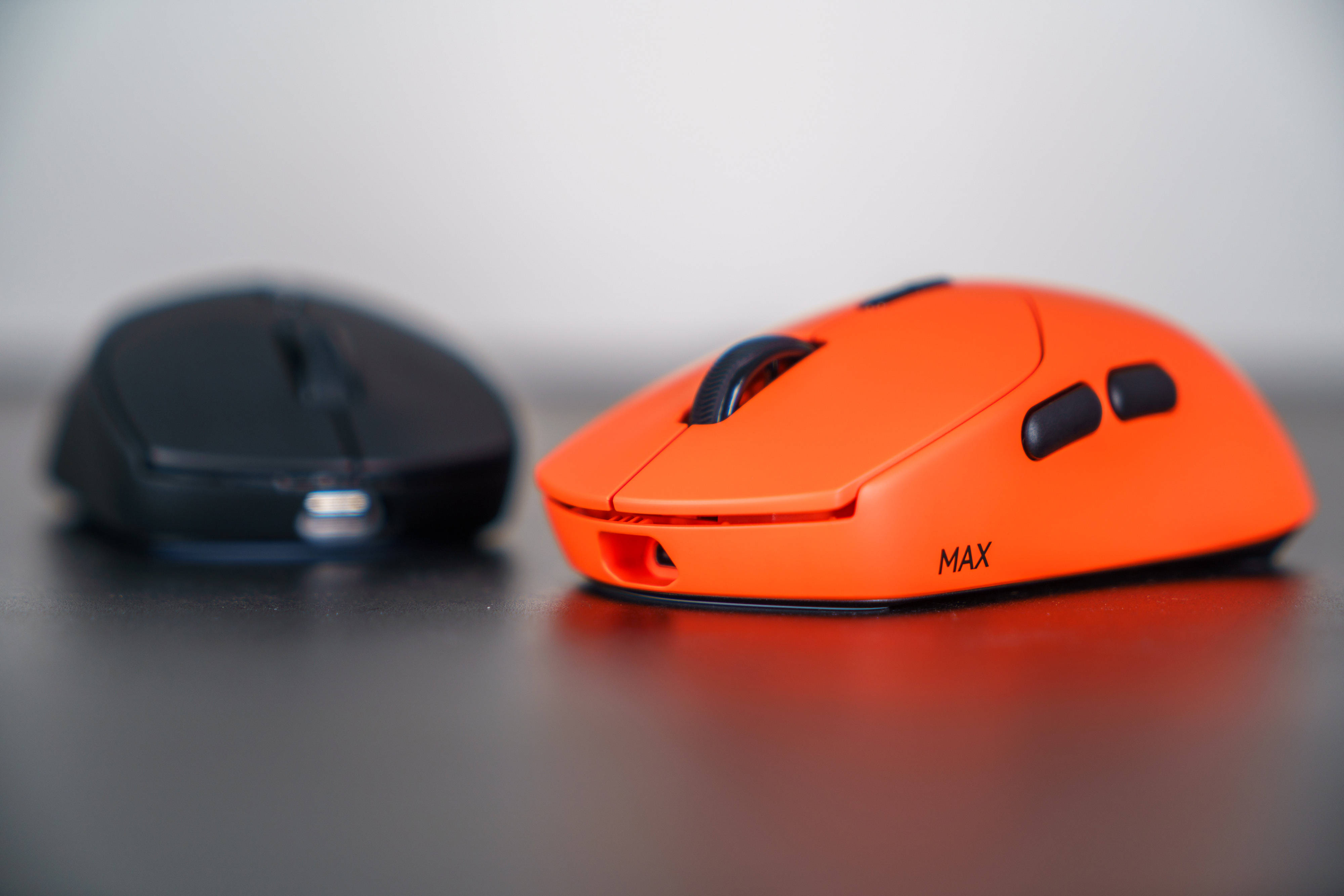 喜欢适配中小手的对称型VT二代电竞鼠标？呐！雷柏VT1系列了解下