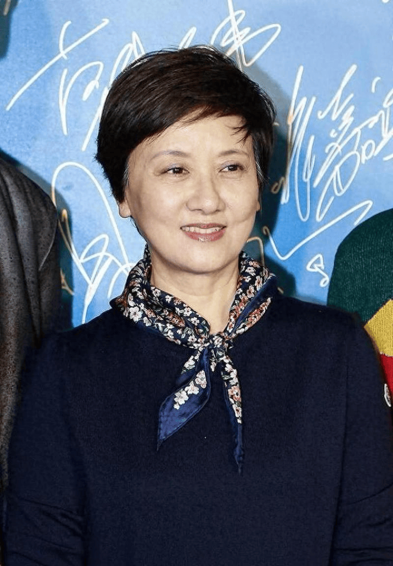 68岁邓婕后悔了吗?继子张默不争气,养女却越来越像张国立