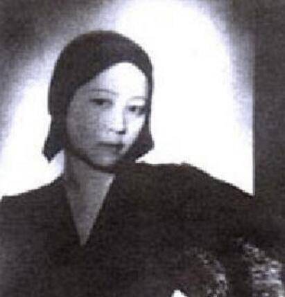 生子,而她单身52年,终于在78岁时嫁给了他