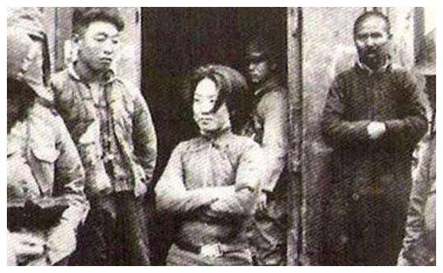 她被捕后历经酷刑,被处决前面露微笑,日本兵拍下照片并珍藏53年