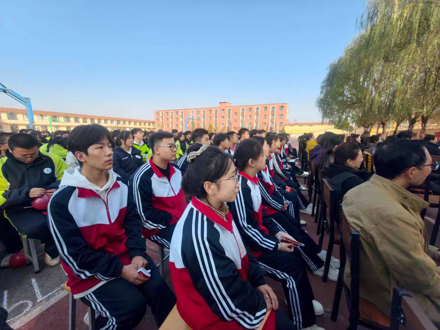 为梦想疯狂一次!灵丘四中高考励志演讲点燃学子冲刺热情