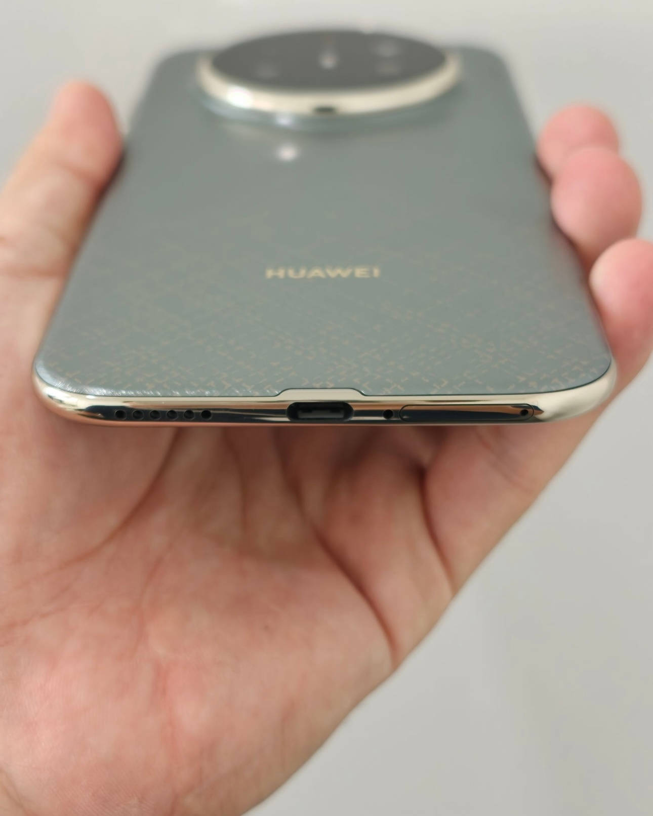 有sim卡槽,华为mate 70 air新图曝光