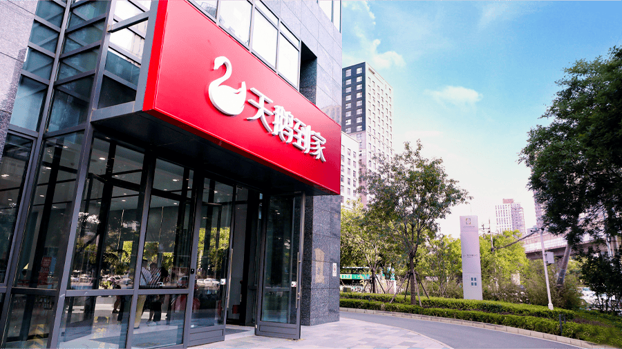 58旗下天鹅到家保姆暴力捶打踹飞婴儿:平台背调体系遭质疑(图1)