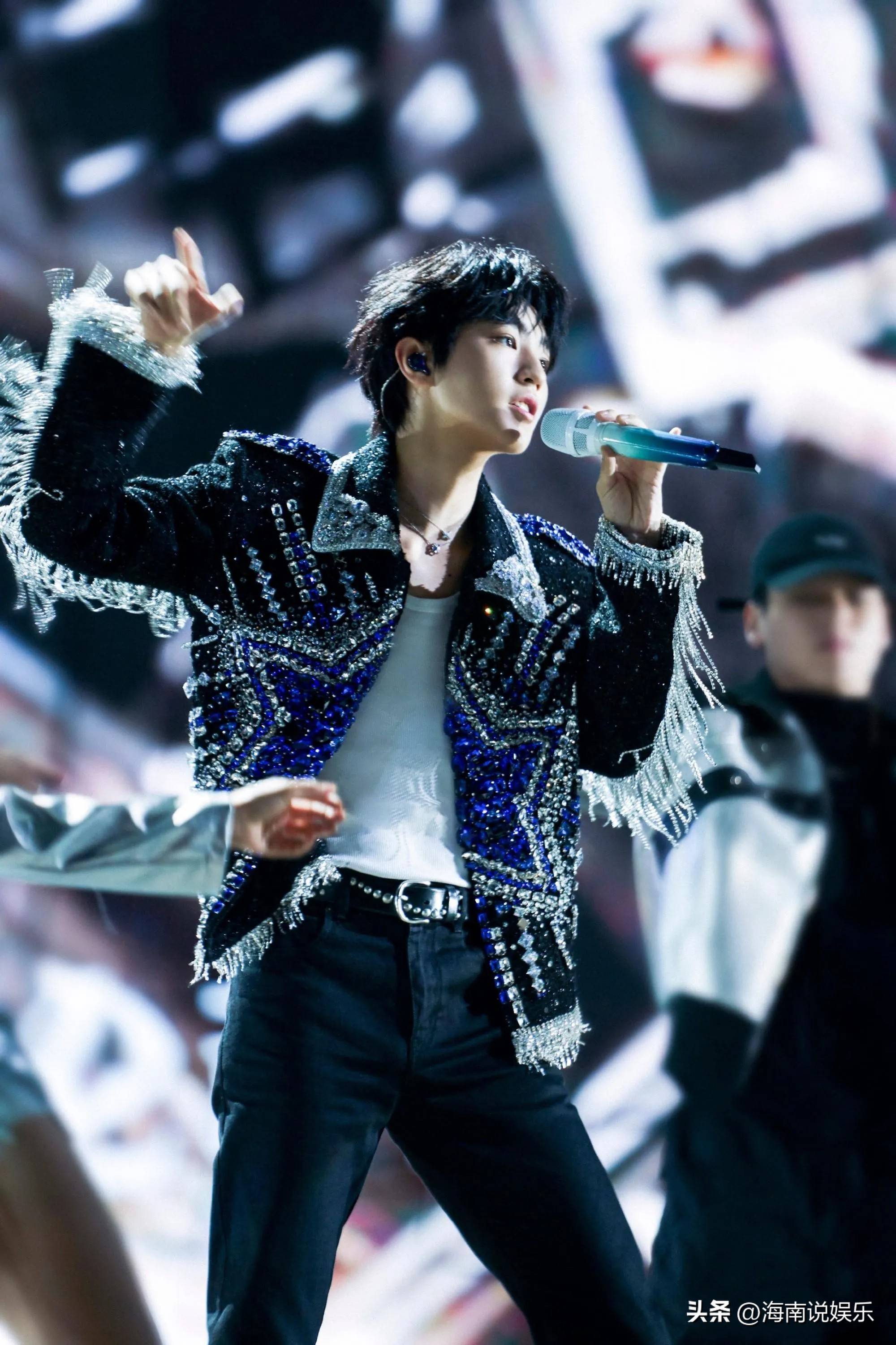 孙燕姿江苏卫视跨年晚会:3.2亿观众的视听盛宴