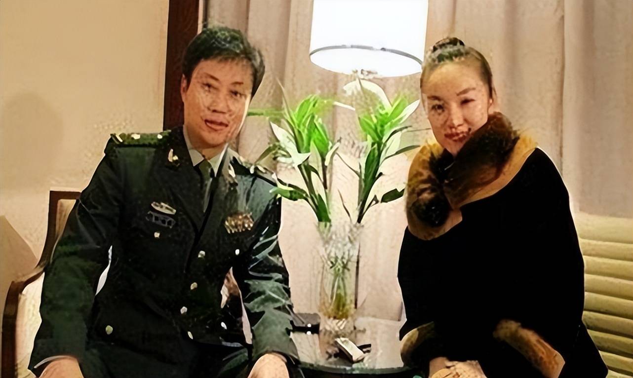 歌手耿为华:被女粉丝倒追,结婚15年散场,离婚时和女儿抱头痛哭