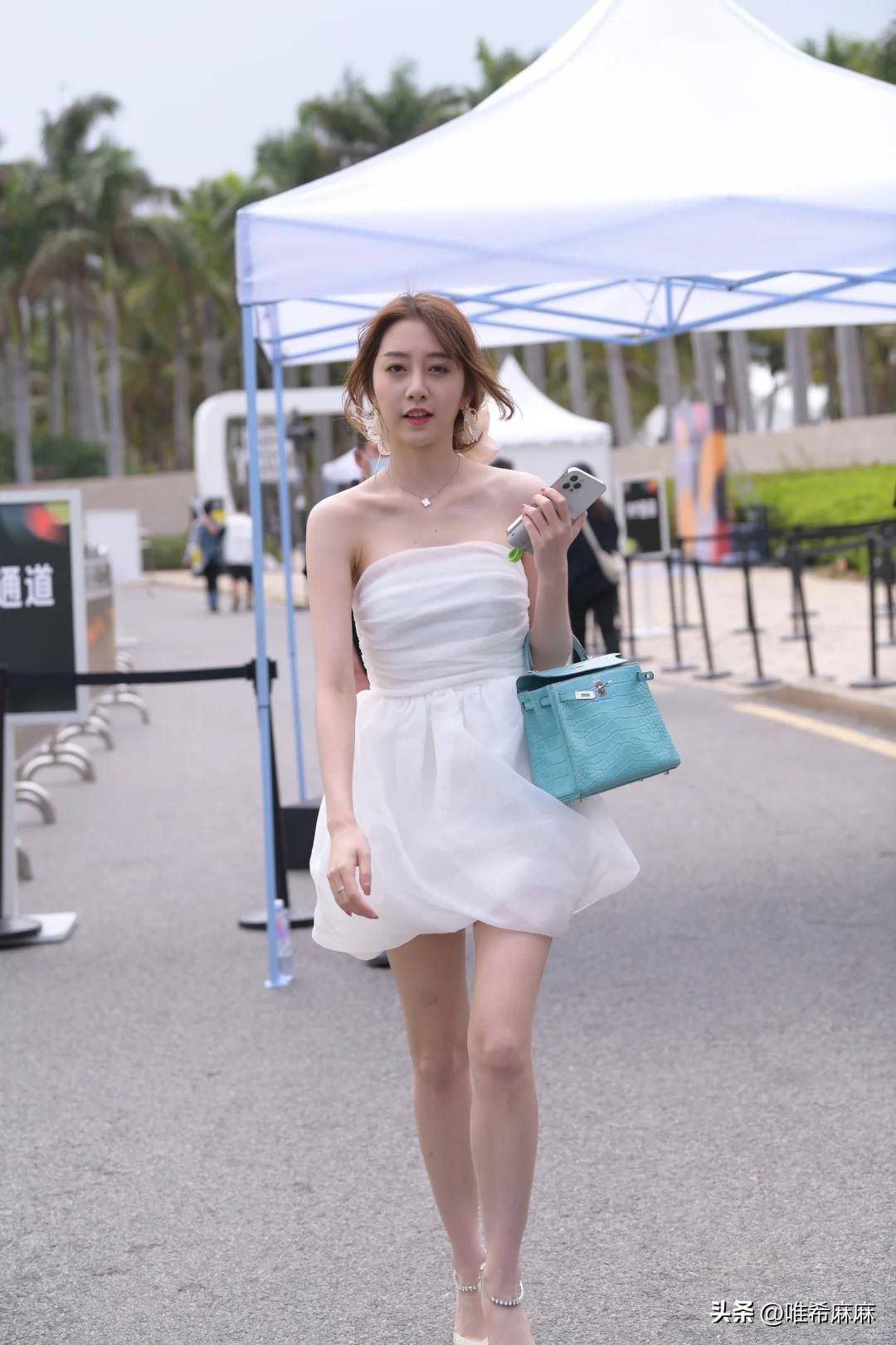 卓仕琳的美貌简直令人惊叹,带货能力出众!真是女主播界中佼佼者