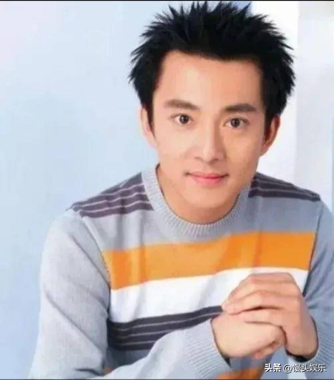 56岁亚宁复出满头白发仍被夸法拉利