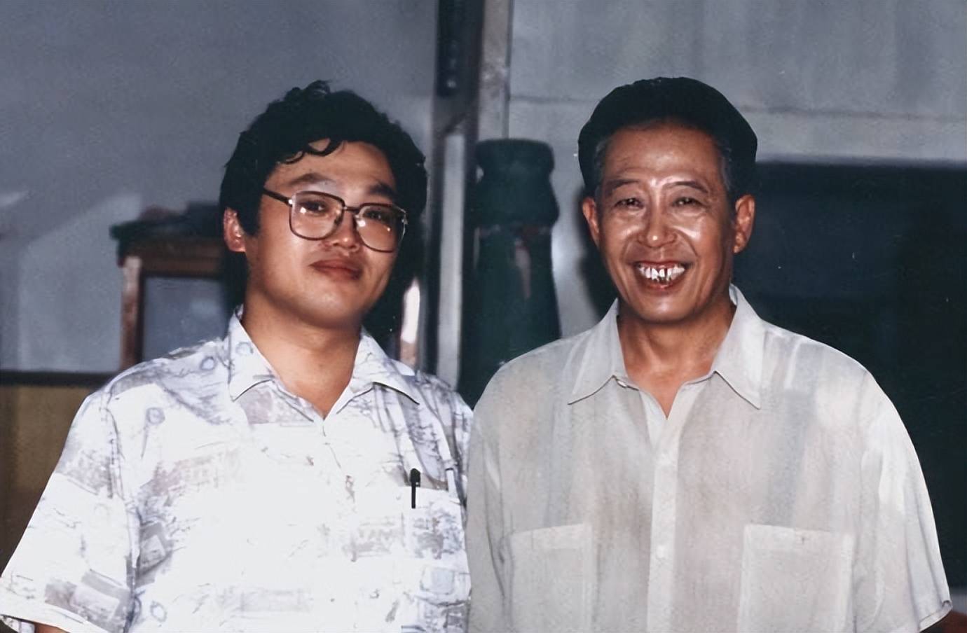 文兴宇:一生嗜烟如命,7字遗言感动世人,遗孀至今无法释怀