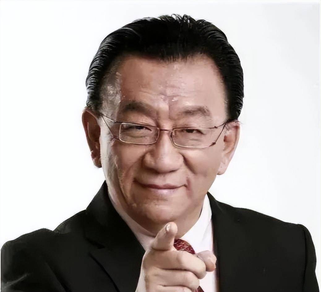 相声大师侯耀华,这些年干过的荒唐事,真是越老越能豁出去