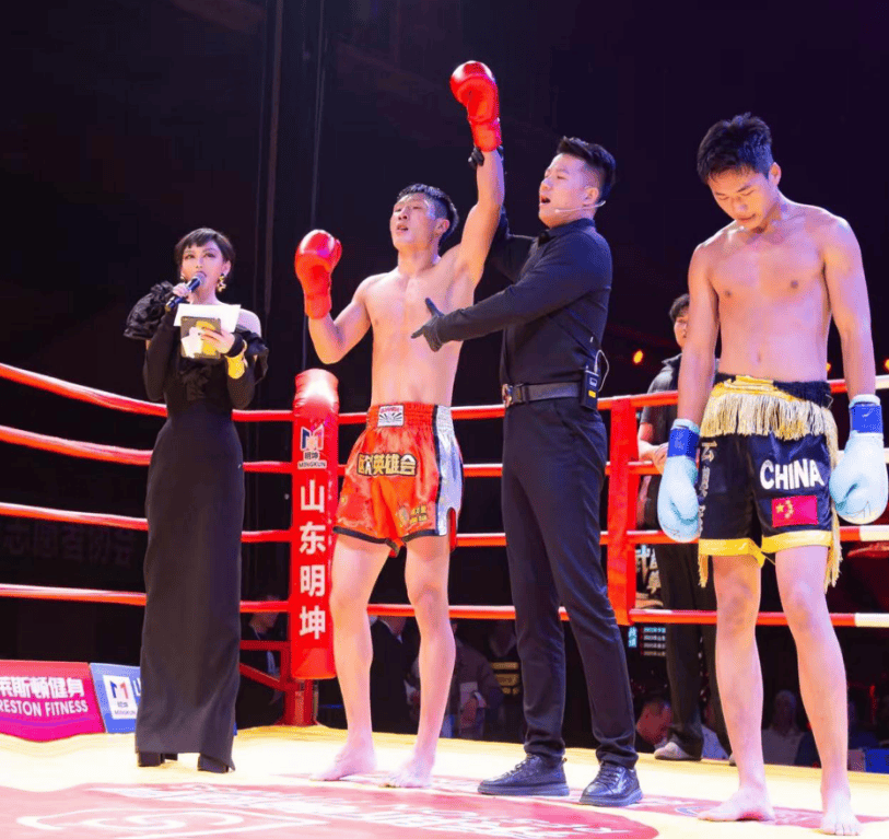 拳击搏击赛事著名双语主持人苏航担纲赛事主持,确保了赛事的专业性与