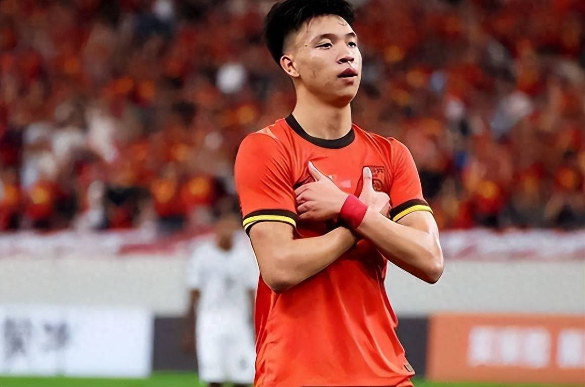 正式签约！与莱万同公司，王钰栋开启新篇章，下一站德甲？