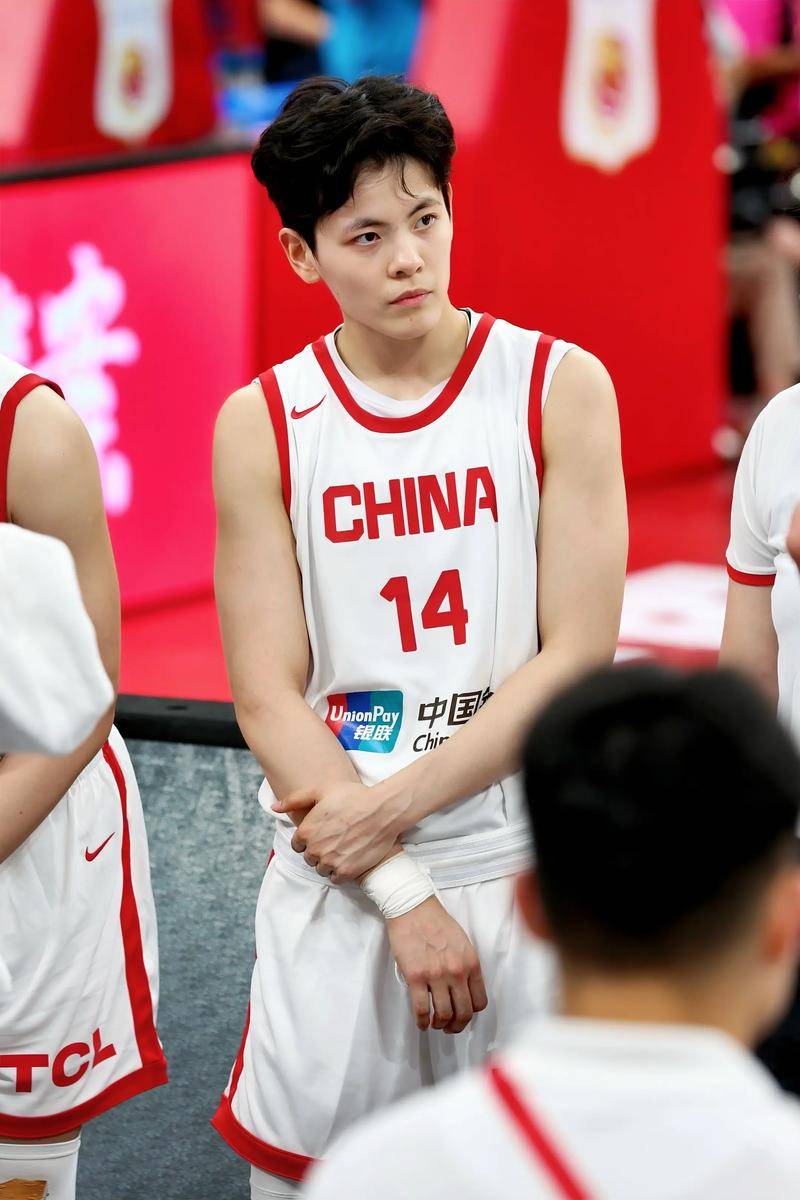 杨舒予在广东女篮地位:攻防枢纽关键先生,宫鲁鸣战术倚重