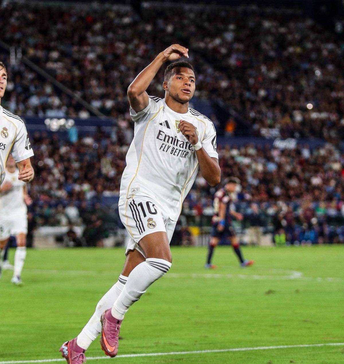 震撼消息！巴黎欲免签维尼修斯，皇马陷被动局面，巴西巨星或转战法甲