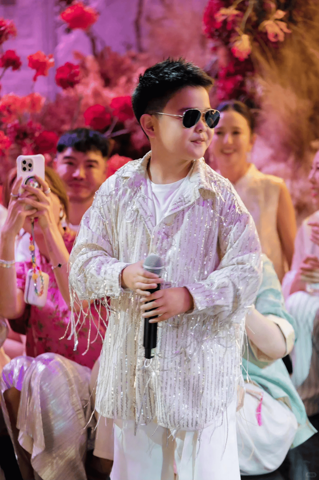 陈思诚获奖那一秒,导播镜头切到佟丽娅,她微笑鼓掌,离婚也能如此体面!