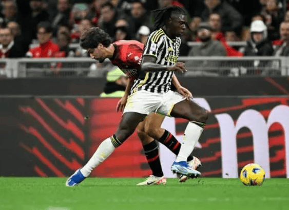 意甲也迎来第9轮赛事，此前8轮赢下7场的AC