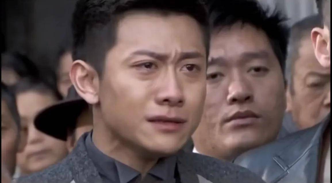 被"发腮"的张一山惊艳,33岁终于长开,网友:杨紫得学会避嫌了