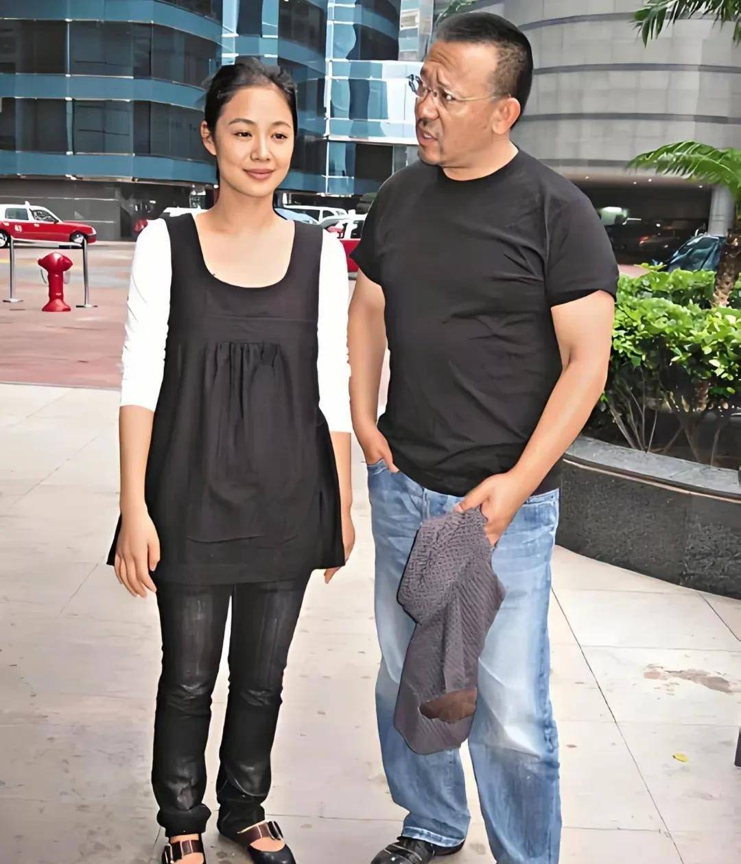 才明白姜文为啥放弃刘晓庆,选择和周韵结婚,原因简单又现实