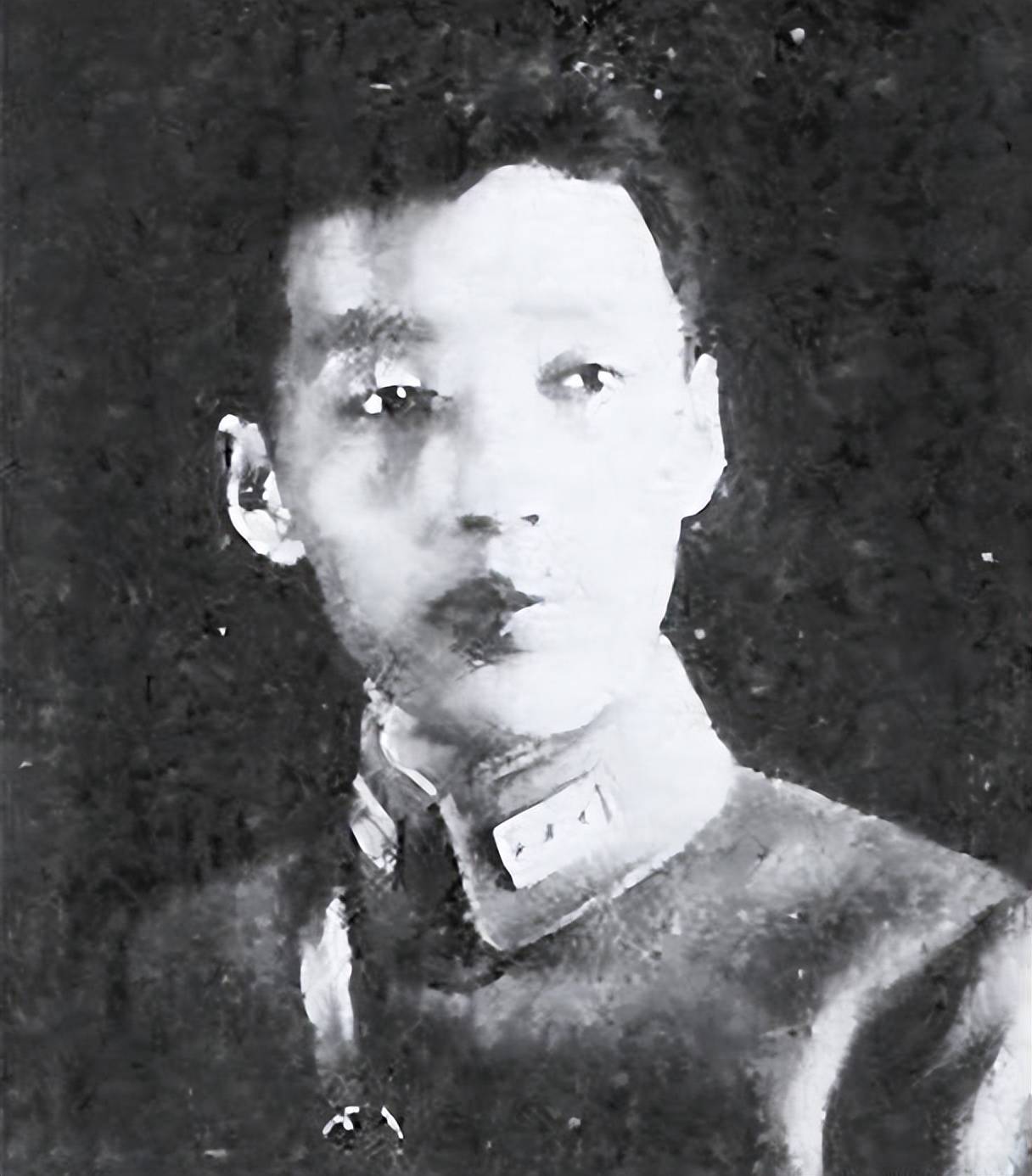 民国最卑劣军阀将女兵霸占还点名要宋美龄最终被活埋黄河边