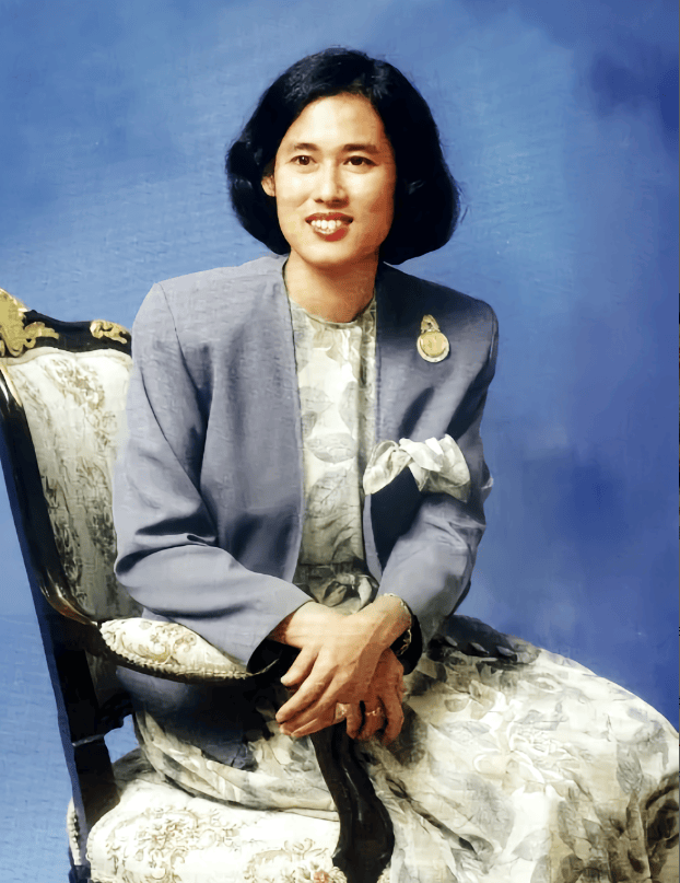 泰王妹诗琳通,头发凌乱深情王室不争权,博士学霸无儿无女素衣郞