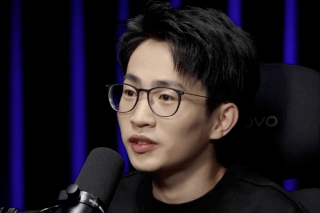 何同学坦言公司今年因自己亏损,丢了好几个商单亏一两百万,“当时发那条微博,确实很抱歉” ,此前因拒绝给网约车司机好评陷争议