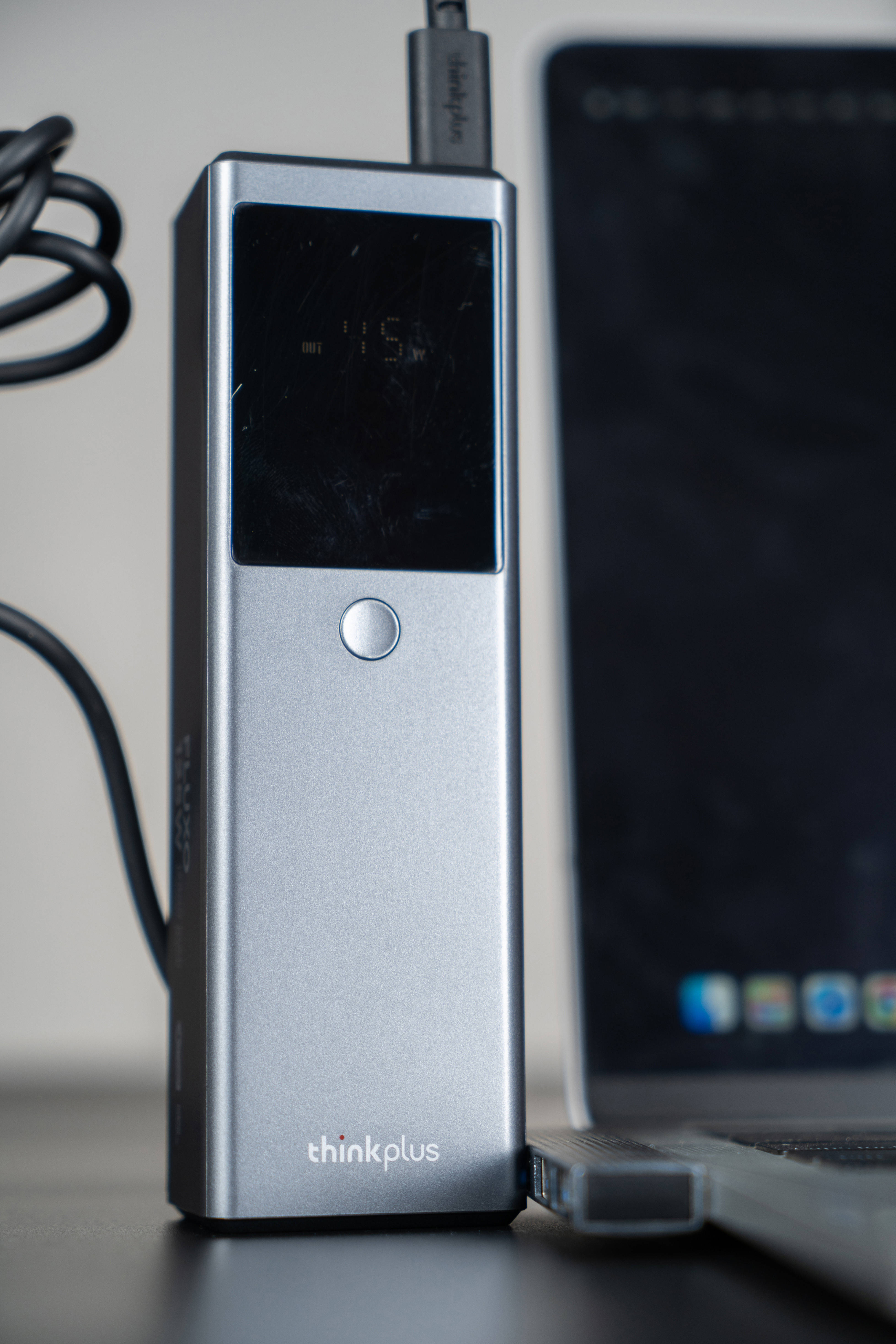 只需一个就能为你出行设备续电-联想锋行者大功率笔记本移动电源