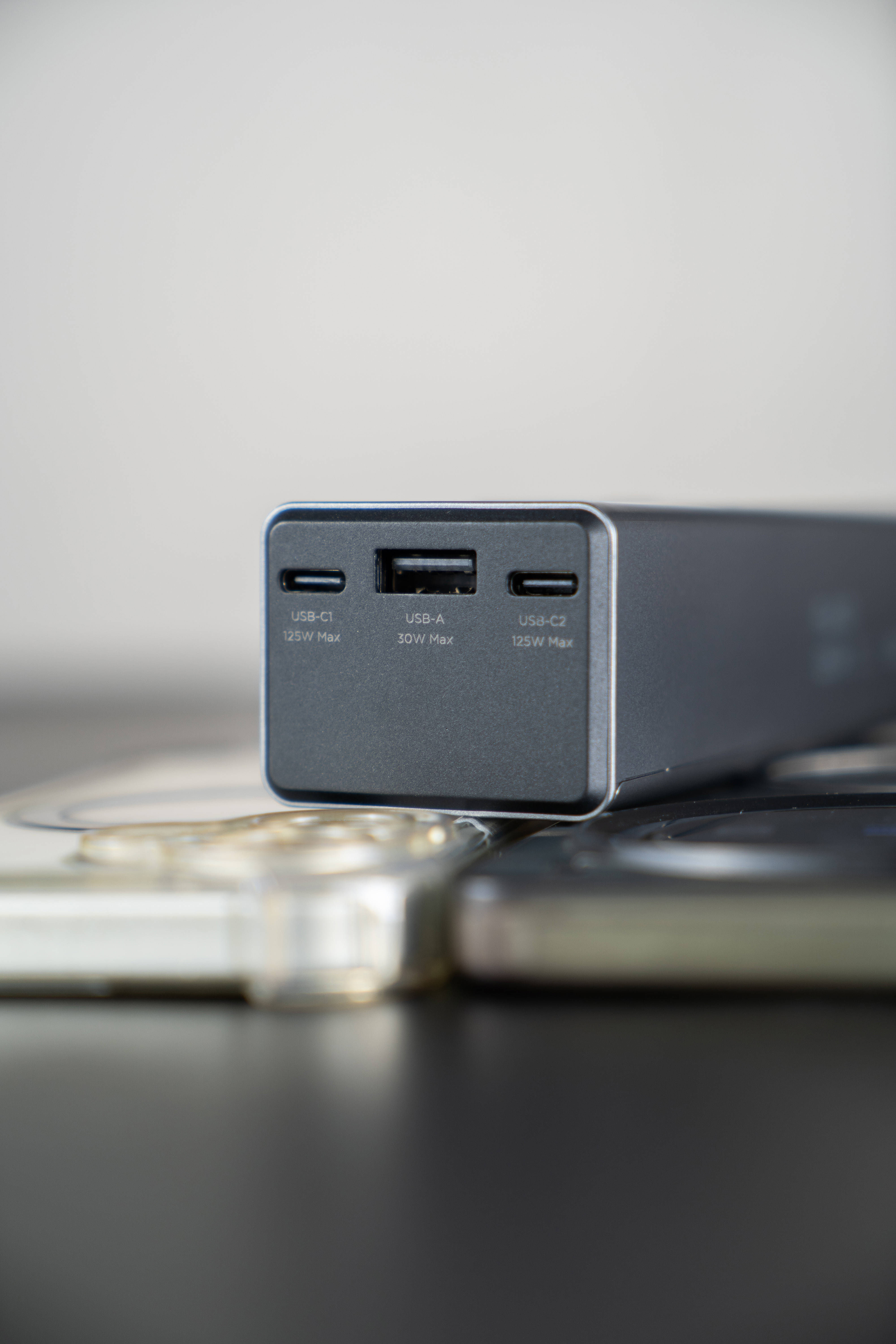 只需一个就能为你出行设备续电-联想锋行者大功率笔记本移动电源