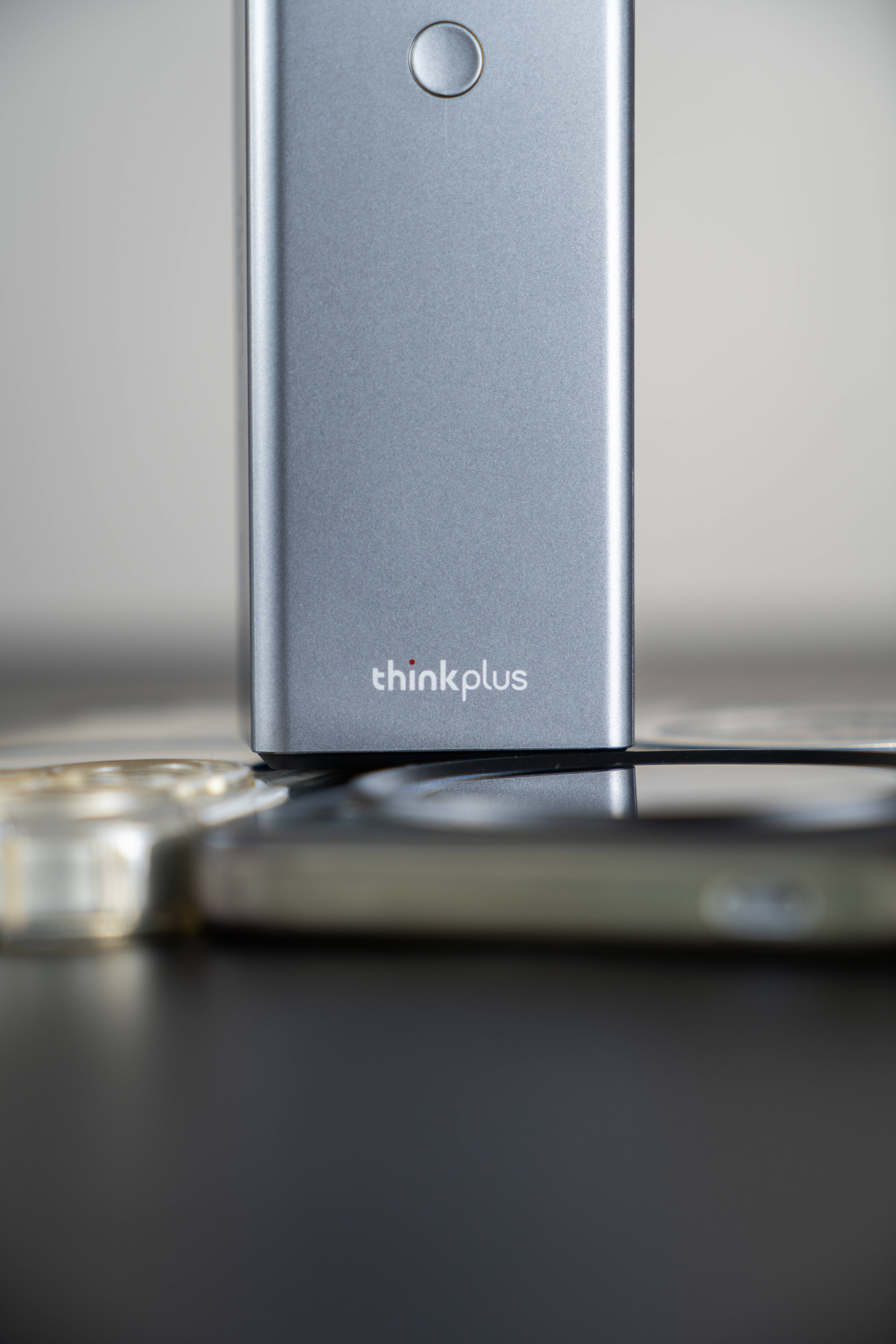 只需一个就能为你出行设备续电-联想锋行者大功率笔记本移动电源