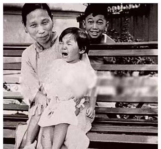 梁启超想娶妾,写信试探妻子婉拒,死心后妻子却从娘家带回一小妾