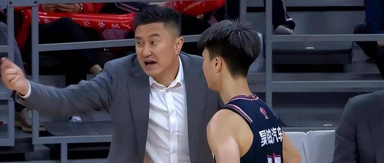 官宣！广东总冠军锋线加盟山东！三分球命中率42％，曾是杜锋爱将