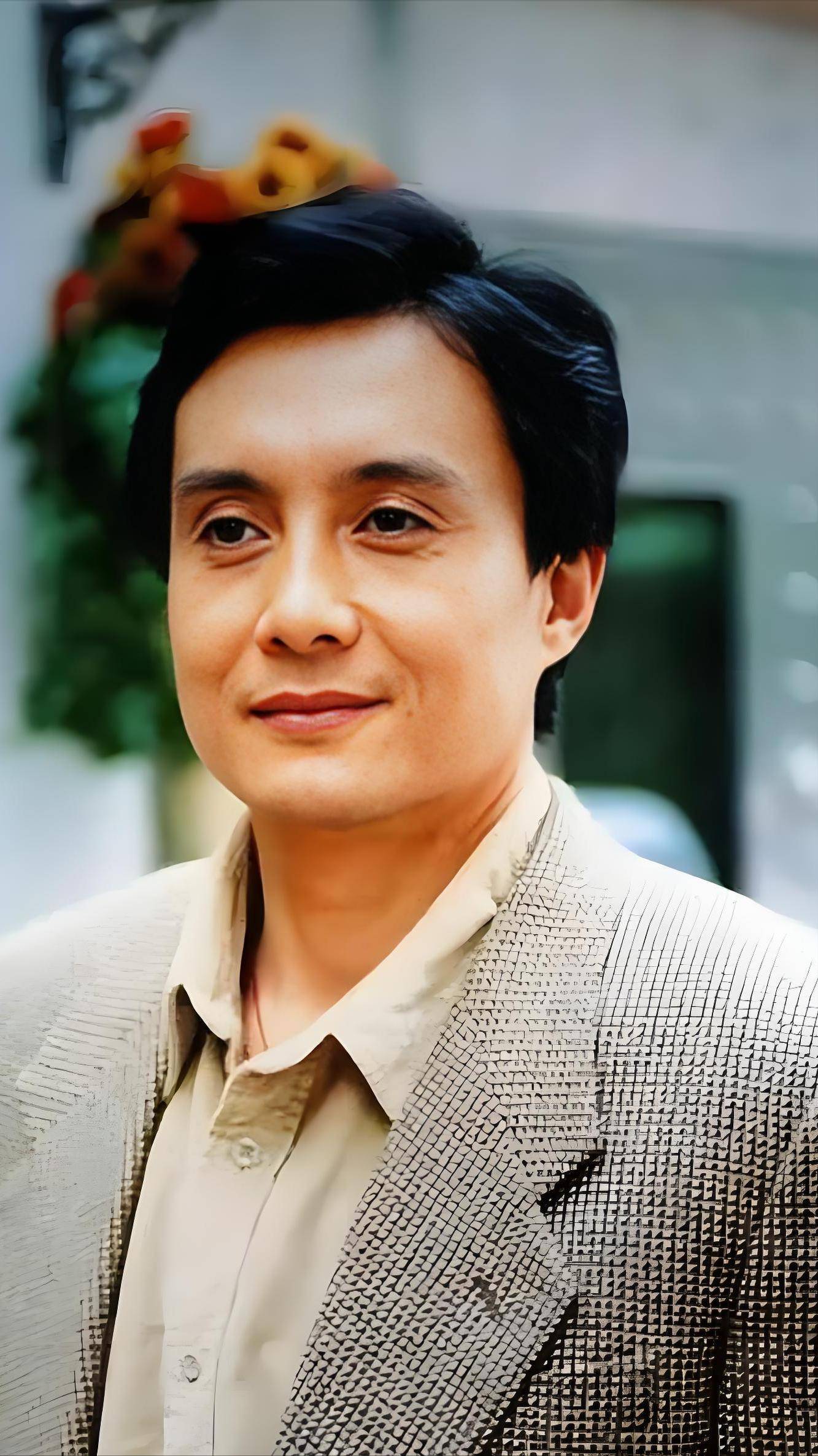 白龙马王伯昭:被谢霆锋打到住院,不吃前妻软饭,改和现任卖卤菜