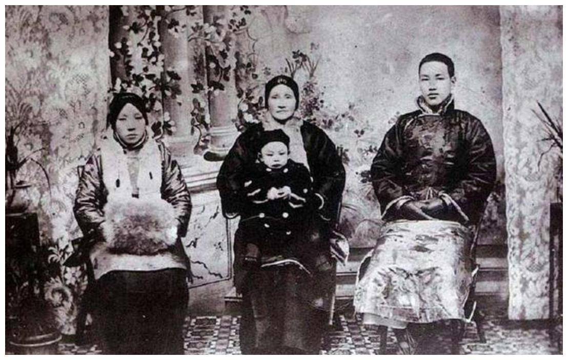 蒋介石五位兄妹,大哥被张学良吓死,大妹皈依佛门,命运各有不同