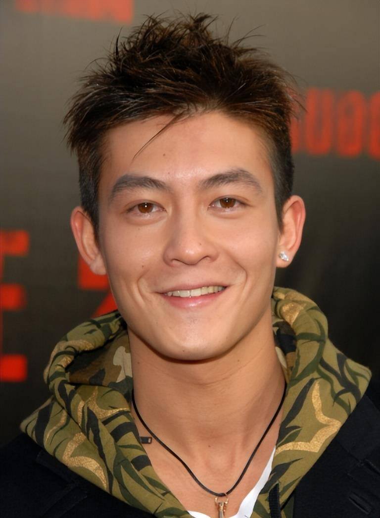 陈冠希:人生最正确的决定,就是退出娱乐圈后,娶小9岁的秦舒培