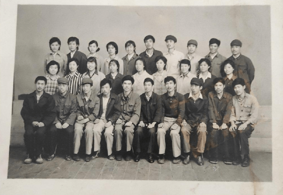 老照片:七八十年代大合影,都是知识分子,精神面貌和气质都很好