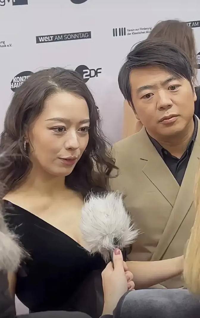 30岁吉娜无滤镜沧桑显老!网友直呼太幻
