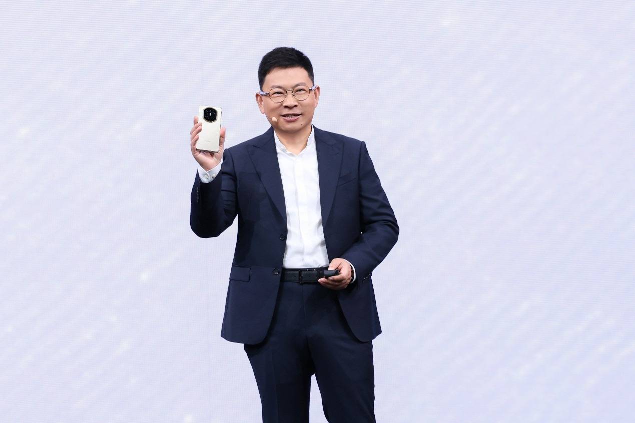 《HUAWEI Mate X7正式发布，折叠引领者，巅峰之上再突破》