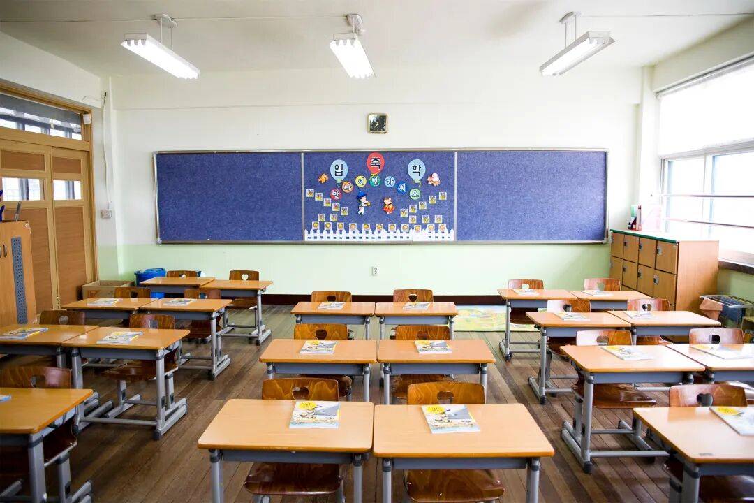 守护明眸:家庭,学校教室灯光里的健康密码