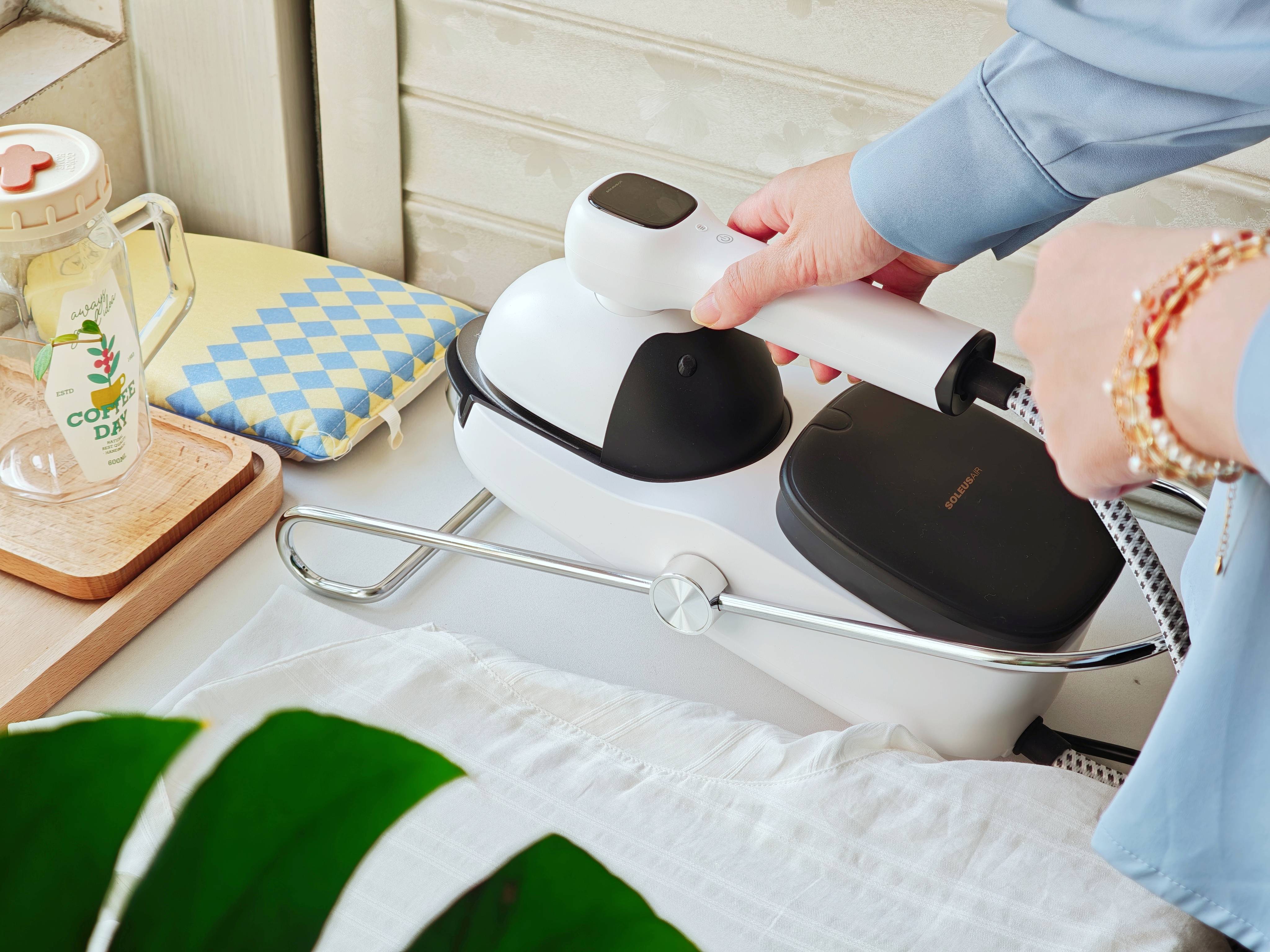 专业级奢护熨衣体验!舒乐氏Lina挂烫机，让每日精致成为轻松习惯!