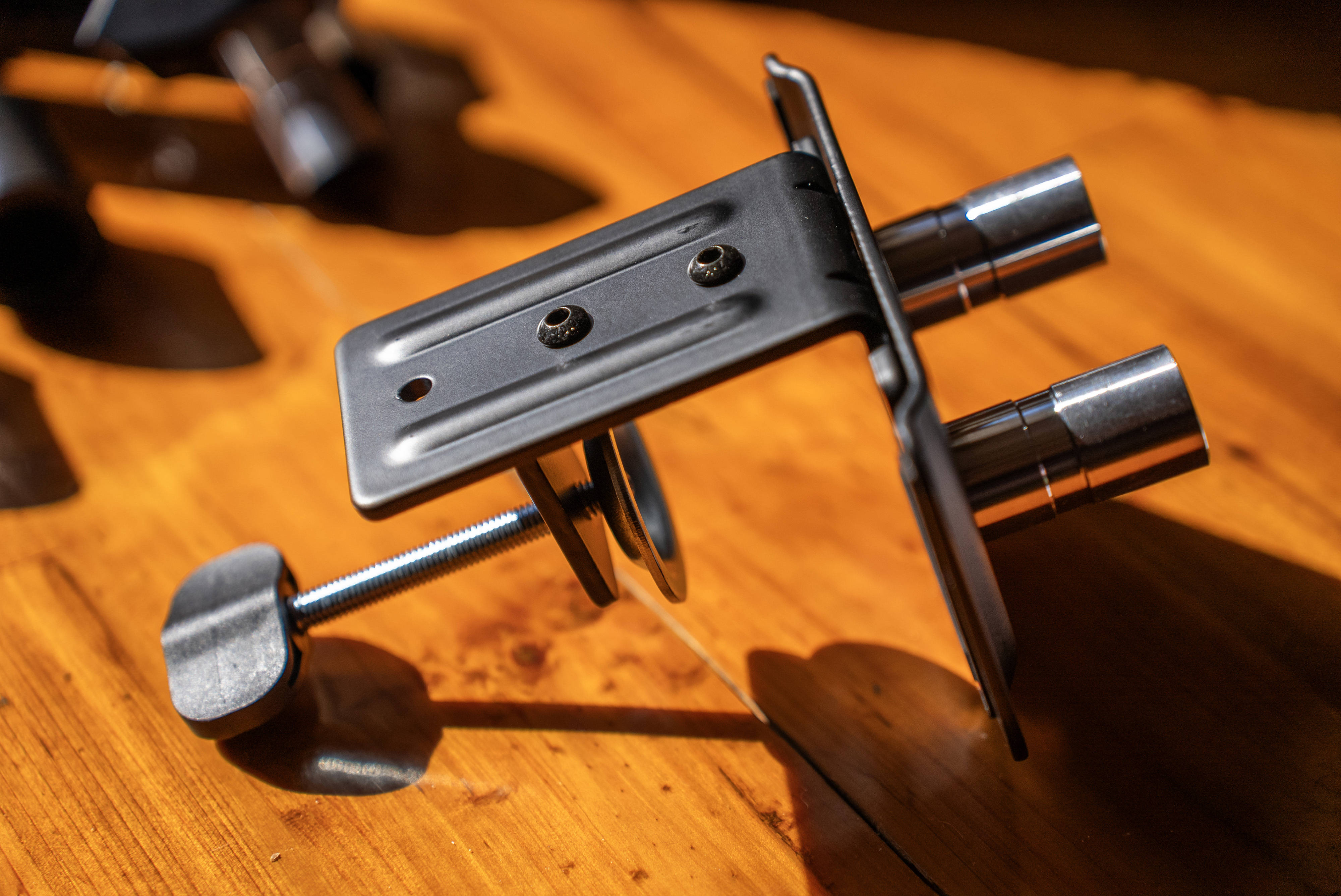 显示器标配底座太矮又太占桌面空间？北弧显示器支架了解一下