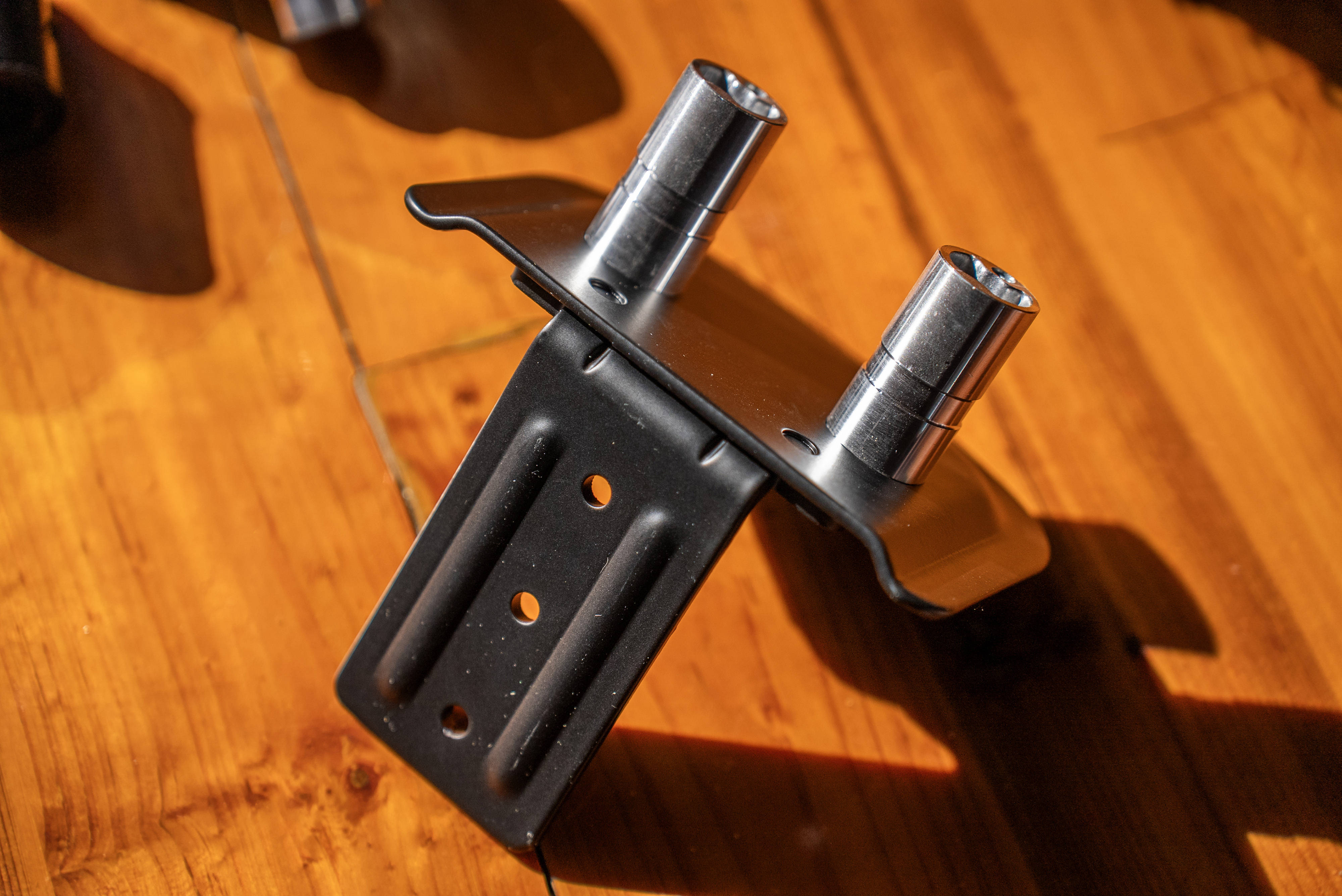 显示器标配底座太矮又太占桌面空间？北弧显示器支架了解一下