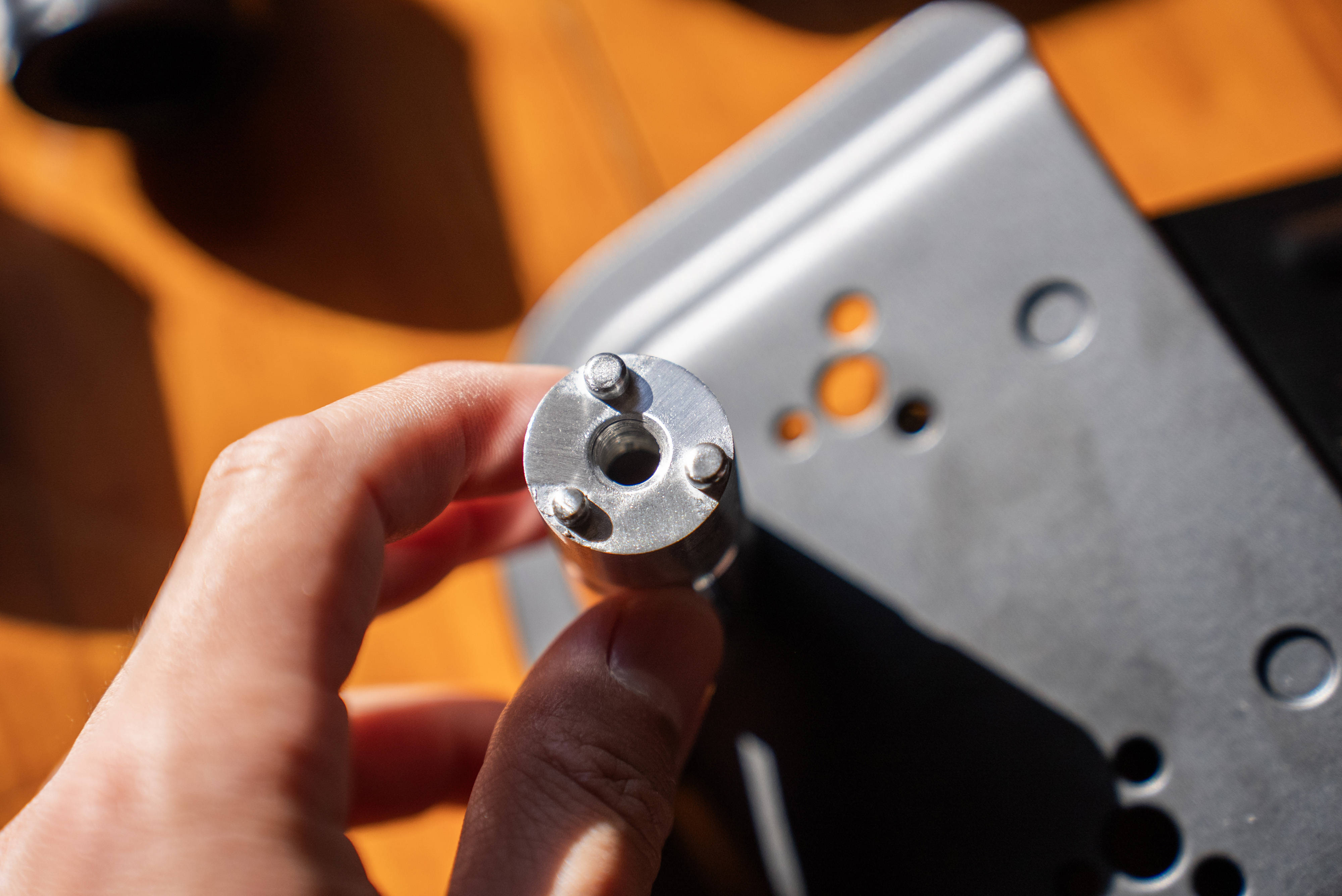 显示器标配底座太矮又太占桌面空间？北弧显示器支架了解一下