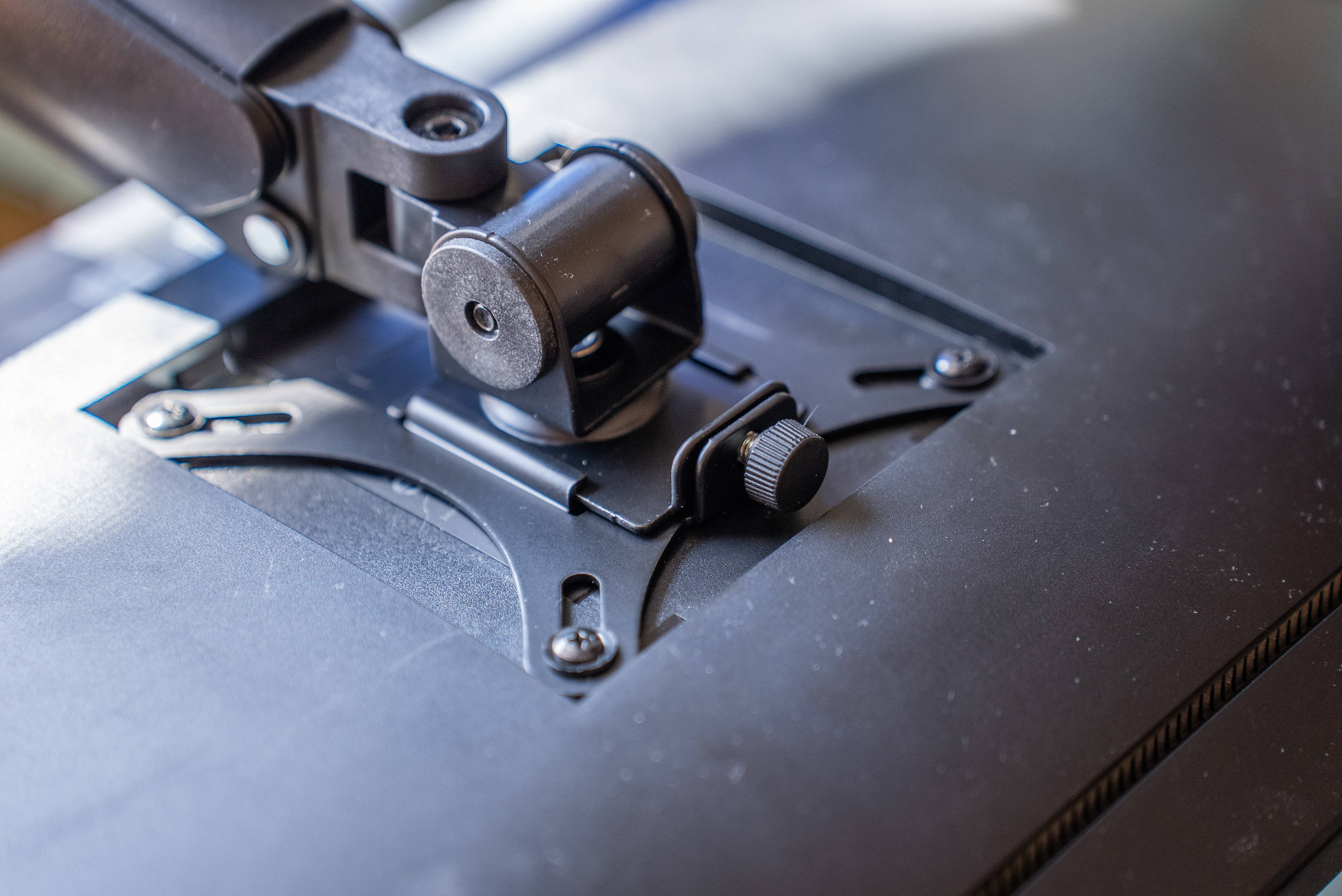 显示器标配底座太矮又太占桌面空间？北弧显示器支架了解一下