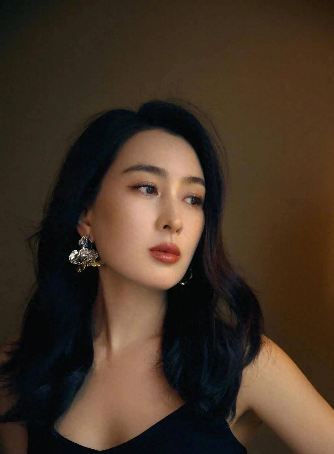 《树影迷宫》44岁马苏给张凯丽女儿演妈让扮嫩女星无地自容