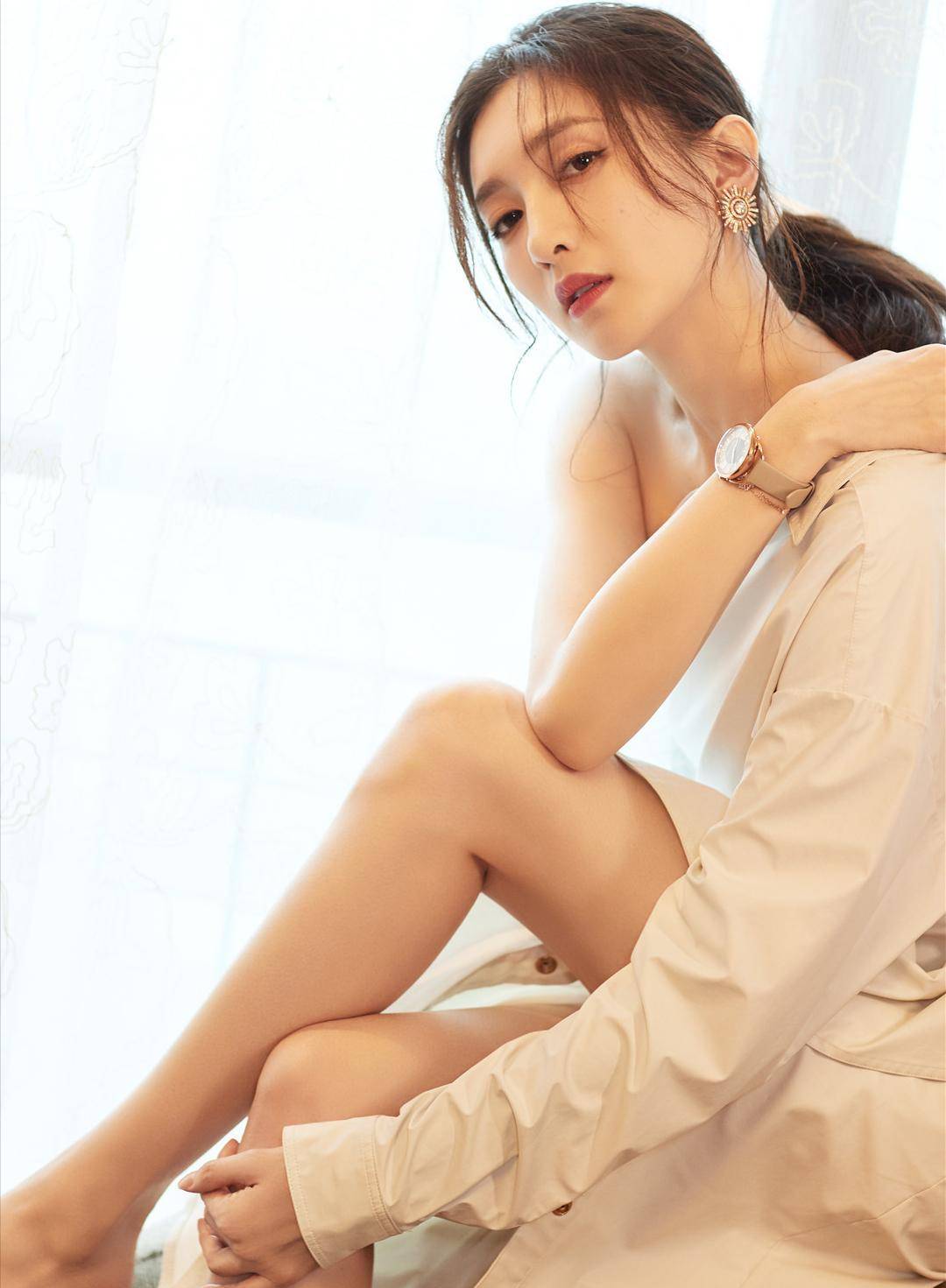 胡歌也没想到,分手10年,前女友江疏影已走上另一条"上坡路"