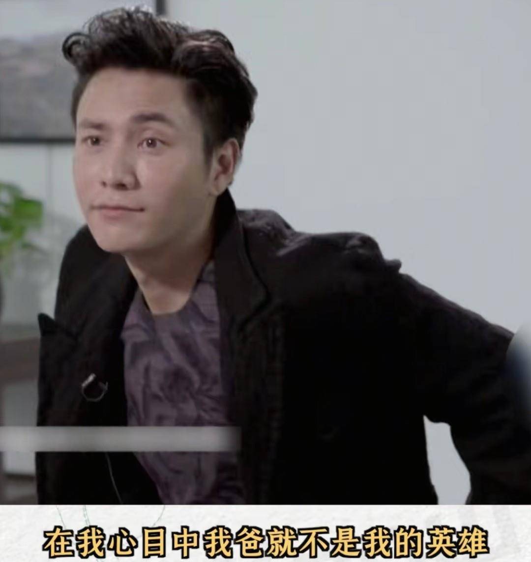 49岁陈坤晒光头照头顶很尖脸长面相变化很大还是很帅