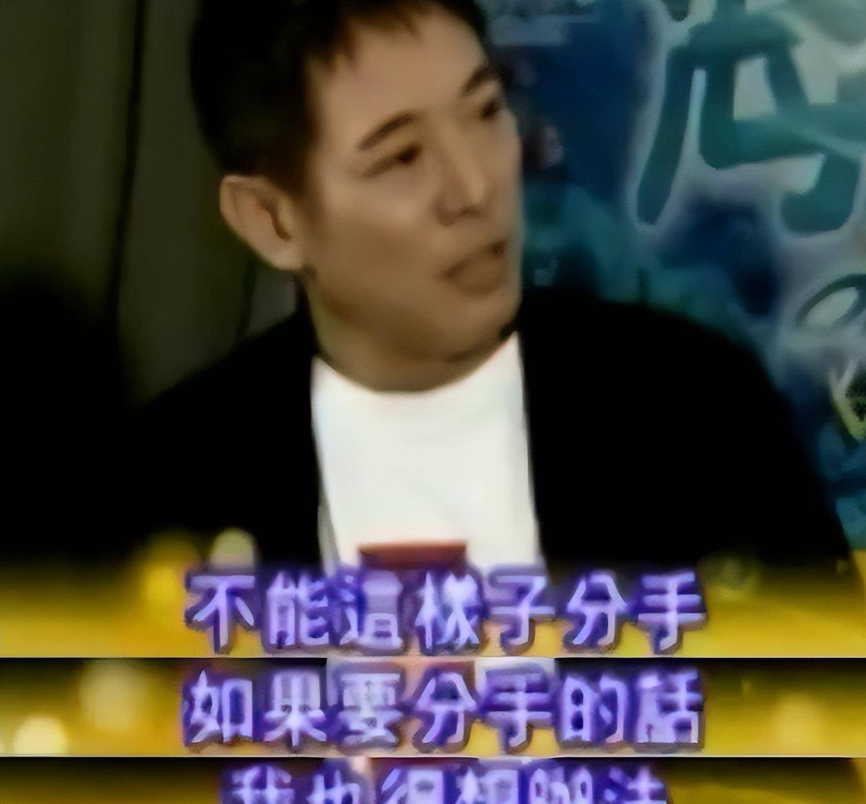 看李连杰与黄秋燕合影,再看他和利智的合影,生理性喜欢显而易见