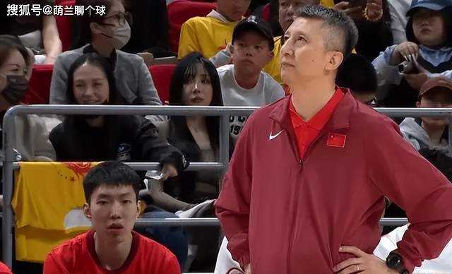 矛头直指教练组？中国男篮名宿发声，4个字令人汗颜，数据对比很痛心